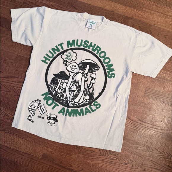 RARE Online Ceramics Hunt Mushrooms not Animals Tee